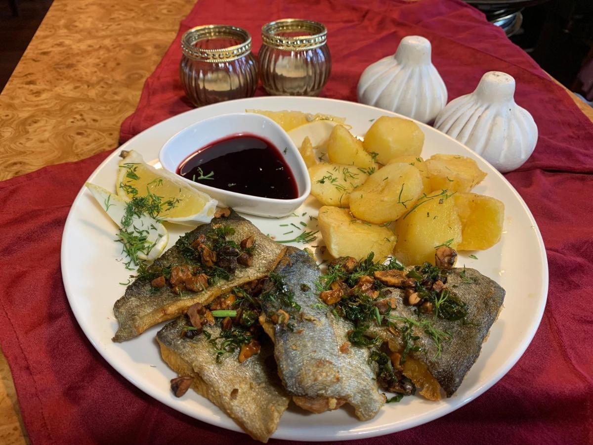 Hotel Tyrol I Restauracja Zycie Gruzji Osielsko Esterno foto