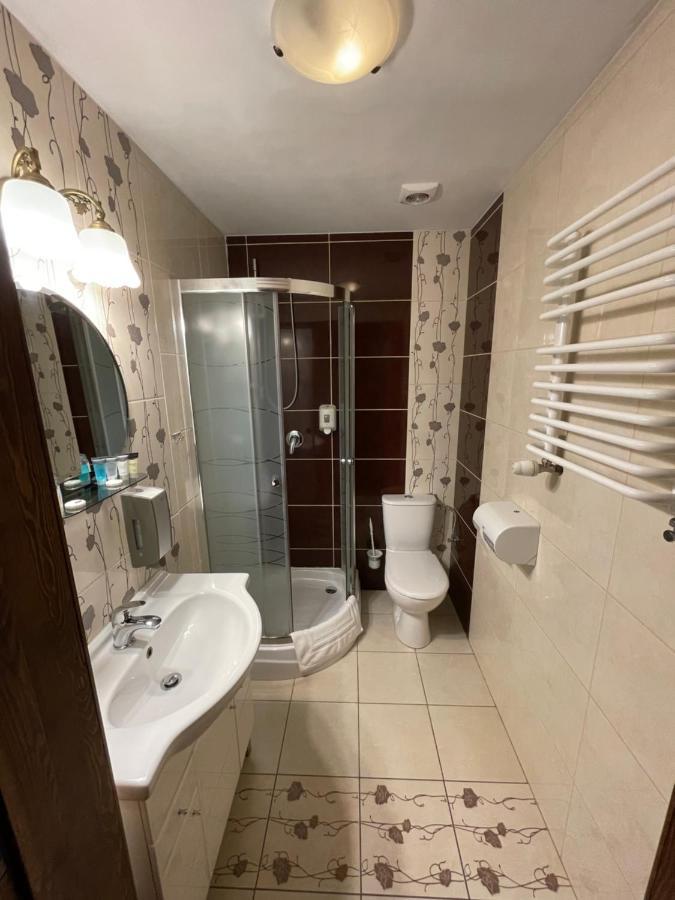 Hotel Tyrol I Restauracja Zycie Gruzji Osielsko Esterno foto