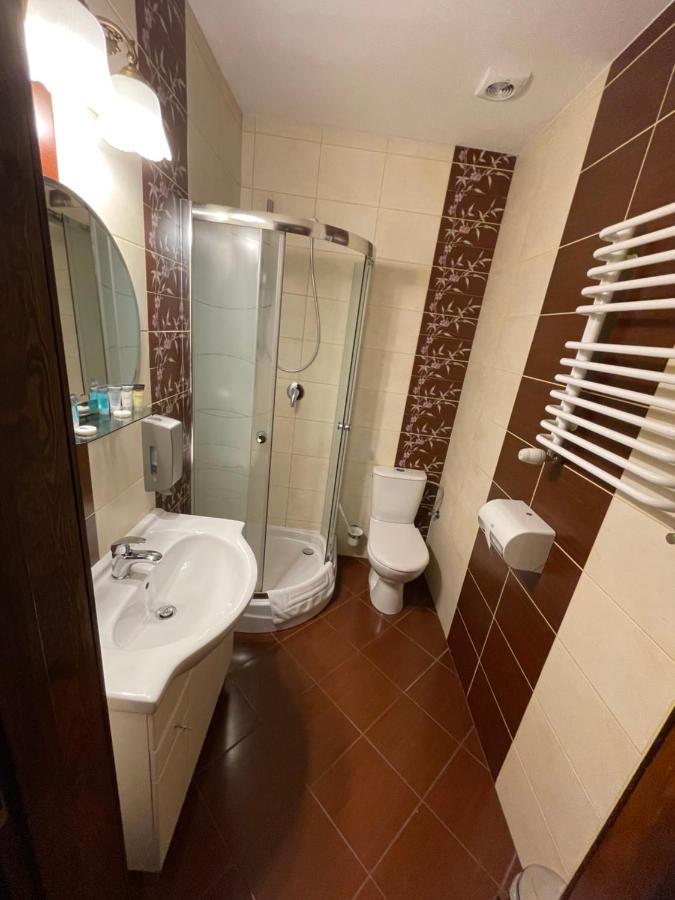 Hotel Tyrol I Restauracja Zycie Gruzji Osielsko Esterno foto