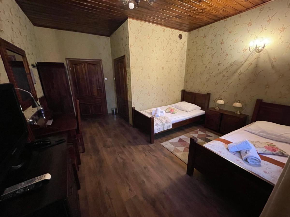 Hotel Tyrol I Restauracja Zycie Gruzji Osielsko Esterno foto